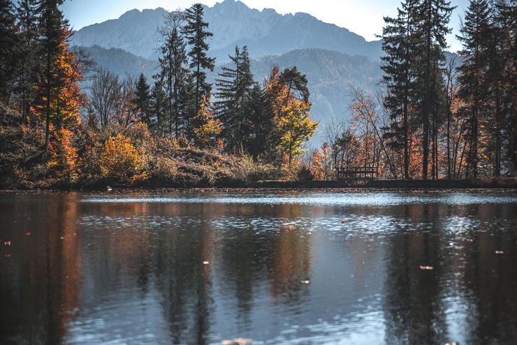 Seen-Waldwanderung-Herbst