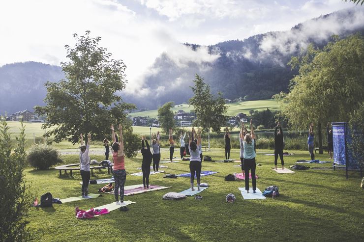 Greet the morning with yoga by the lake - Thiersee