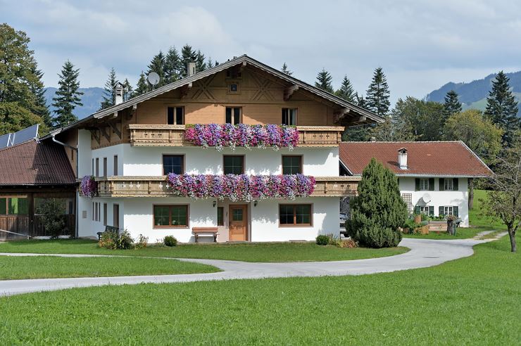 Riesböckhof Ebbs Haus im Sommer