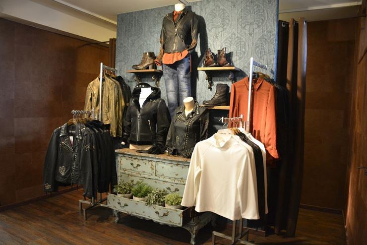 Manhattan jeans & co Kufstein Kleidung