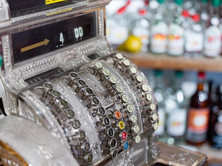 Eingang Tiroler Schmankerlladen Kufstein Kasse