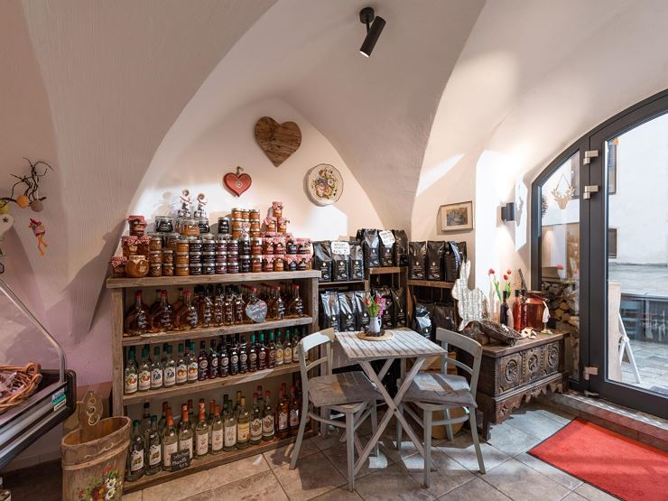 Innenansicht Eingang Tiroler Schmankerlladen