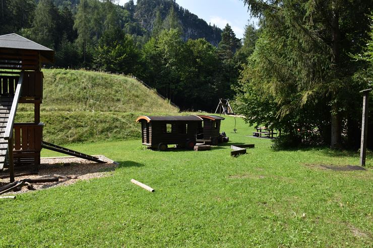 Spielplatz Theaterhütte 4