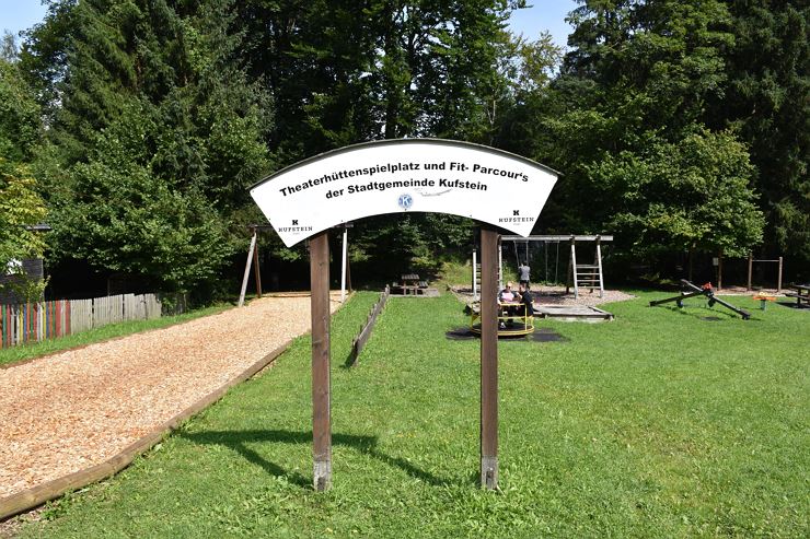 Spielplatz Theaterhütte 9