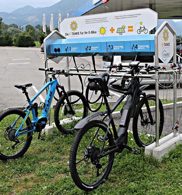 E-Bike Akkuladestation & Werkzeug - Tankstelle Thrainer