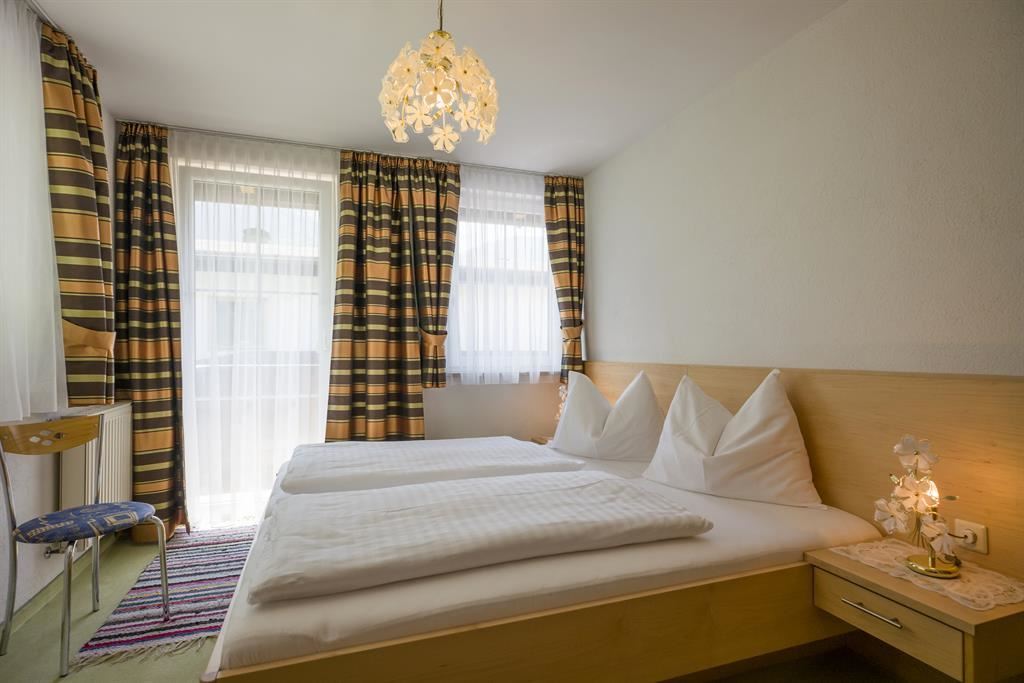 Die Pension in Bad Hring bietet komplett neu renovierte Zimmer und Ferienwohnungen fr Ihren Urlaub. Eine Sinfonie der Gemtlichkeit und Modernitt aus Gstehaus Brambck - Bad Hring - Kufsteinerland