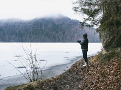 Passeggiata invernale intorno al lago Hechtsee