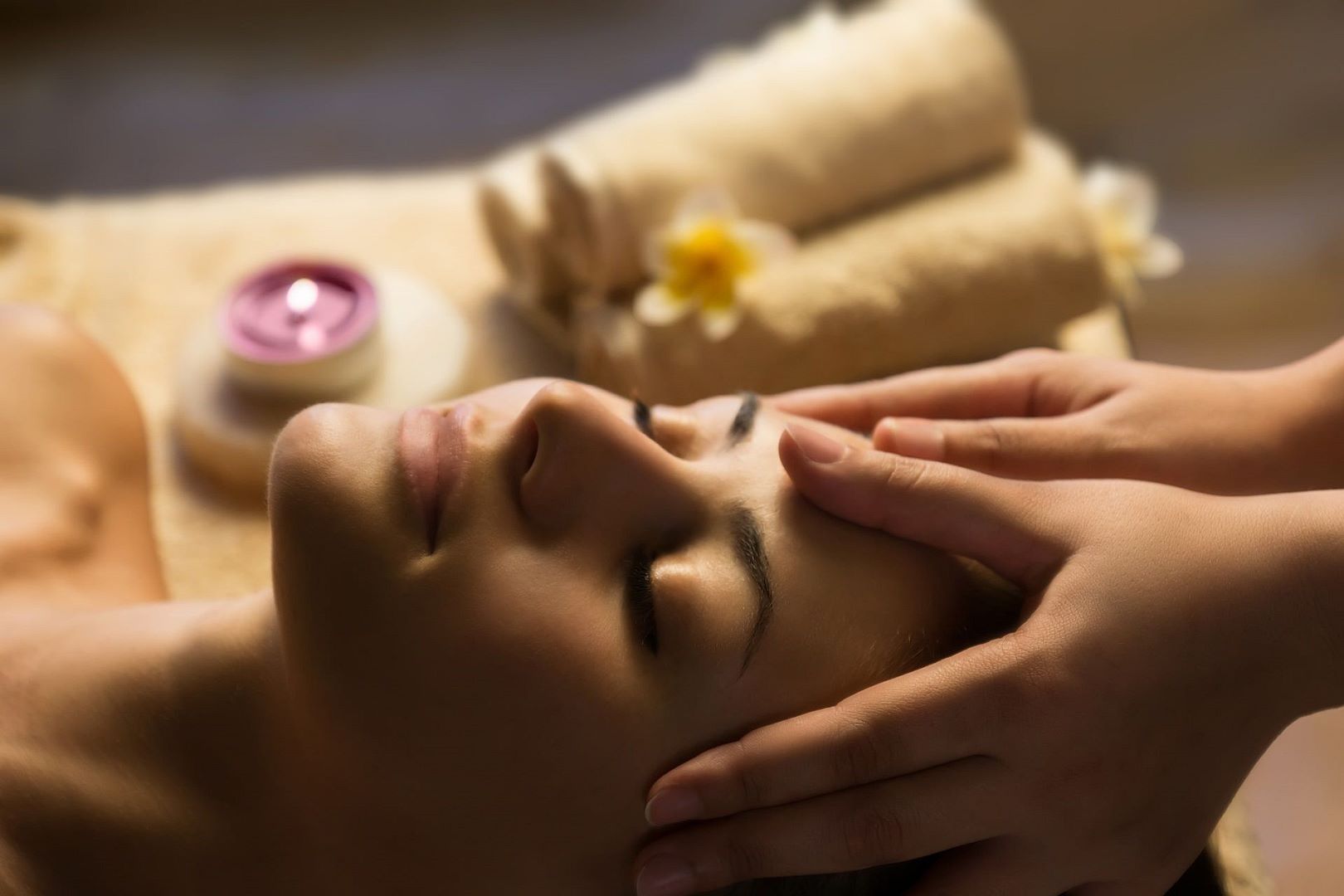 Heiße Masseuse Hat Eine Besondere Massage Für Ihn Heiße Masseuse Hat Eine Besondere Massage Für Ihn